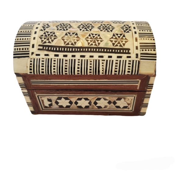 Vintage Moroccan Marquetry Inlaid Mother of Pearl trinket box wood